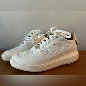 GEOX Rubidia Low Top Classic White Stitched Sneaker; Gold Accents (Size 8)